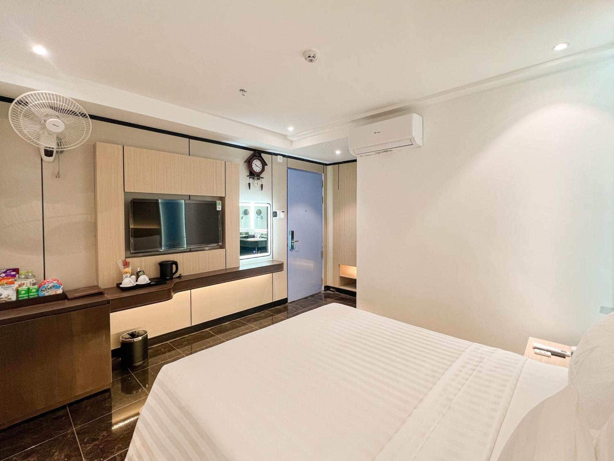 הו צ'י מין סיטי A25 Hotel - 277 Le Thanh Ton מראה חיצוני תמונה